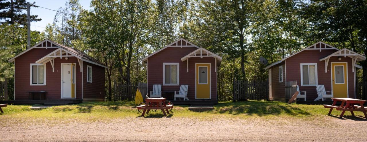 Complexe D'Hebergement La Maison Touristique Dugas Caraquet Exterior photo